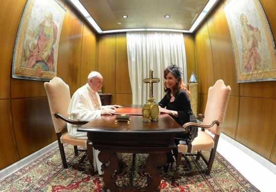CFK con el Papa: "Nos preocupa un mundo sacudido por fanatismos"