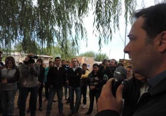  Aiola visitó barrios y cargó contra las gestiones del FPV a nivel local 