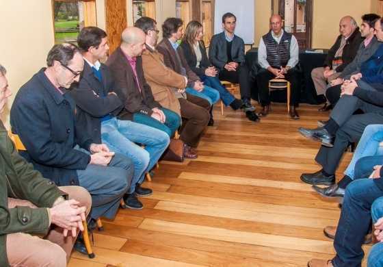  En medio de los tarifazos, Petrecca se lleva los laureles de una obra de conexiones de gas para la región