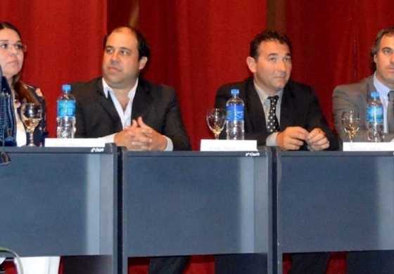  El bloque de concejales del FPV duro con la gestión de Calixto Tellechea: "Que alguien les acerque una Constitución Nacional"