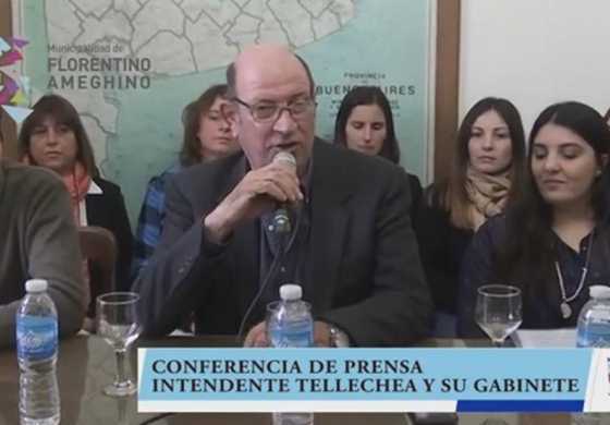  Tellechea da su versión sobre un piquete que vecinos de esa ciudad realizaron en la puerta de la municipalidad