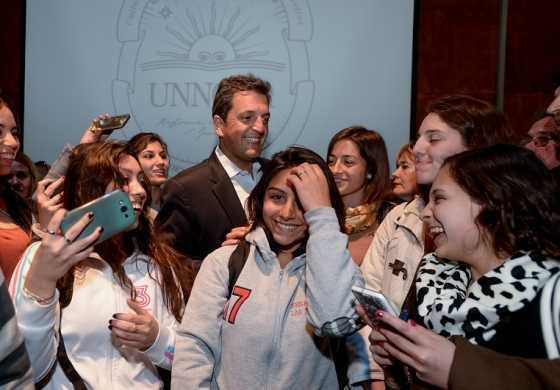  Massa: "La igualdad de oportunidades solo se logra a través de la educación"