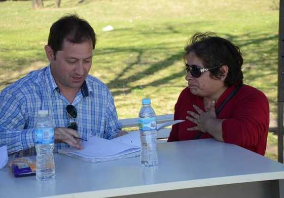  Serenal sacó la sillita a la plaza y apeló al face to face
