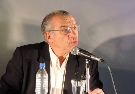  "No puedo evitar pensamientos sombríos. Hay cosas que amargan"