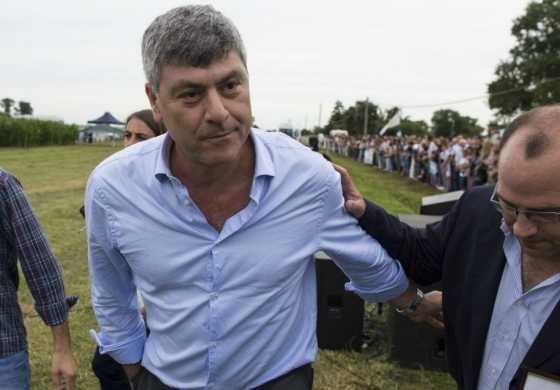 Escándalo: El ministro de Agroindustria Ricardo Buryaile ordenó echar a una secretaria por sacarse una foto con el vicepresidente del Senado