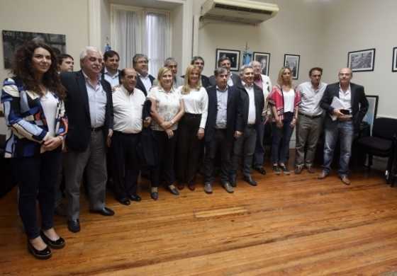 Germán Lago , Norberto García y Mauricio Barrientos presentes en la reunión peronista que reclamó fondos a Vidal