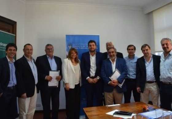 GENERAL ARENALES I Revilla firmó un acuerdo con Nación para el financiamiento de maquinarias