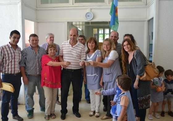 PEHUAJO I El intendente Pablo Zurro entregó importante subsidio al jardín de la escuela normal