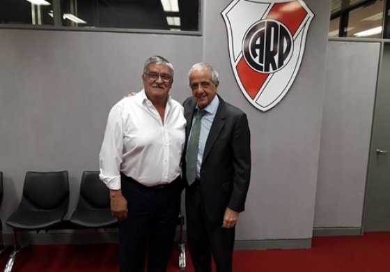 Gatica visitó River y el millonario cayó en el Superclásico