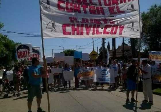 CHIVILCOY I Mal momento para Britos y Vidal, una multisectorial escrachó a la gobernadora en su visita a Chivilcoy