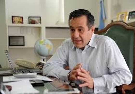 Finocchiaro prohibe por resolución actos partidarios en las escuelas