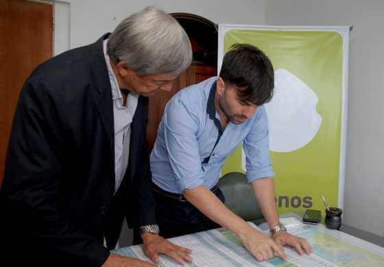  Cortés visitó a Echarren y le planteó los problemas de viviendas y terrenos que tiene el municipio