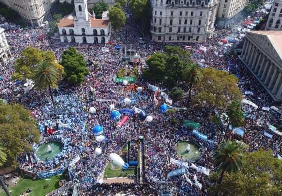 La multitudinaria Marcha Federal Educativa llenó la Plaza de Mayo en reclamo de la paritaria nacional docente
