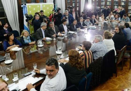Docentes rechazaron nueva propuesta del gobierno, pero el diálogo sigue abierto