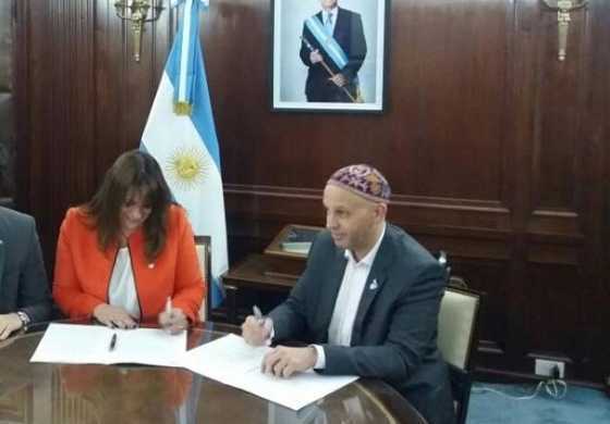  Revilla firmó convenio con el Ministerio de Ministro de Ambiente y Desarrollo Sustentable de la Nación Sergio Bergman