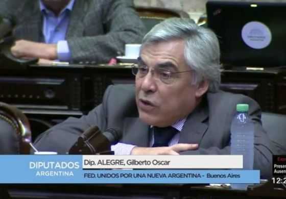  Gilberto Alegre abogó para que todos los legisladores renuncien a sus fueros