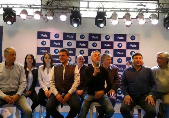  Massa bendijo a la tropa seccional y volvió a apostar por la ancha avenida del medio