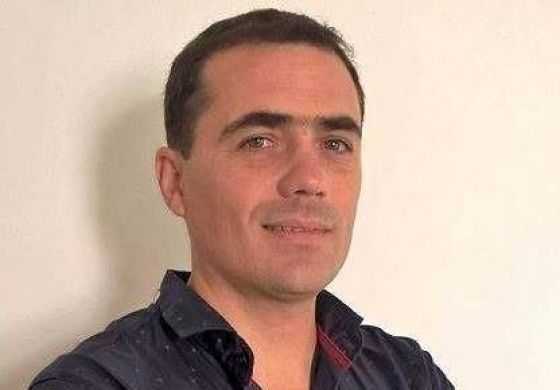  Candidato propone que funcionarios electos donen su sueldo