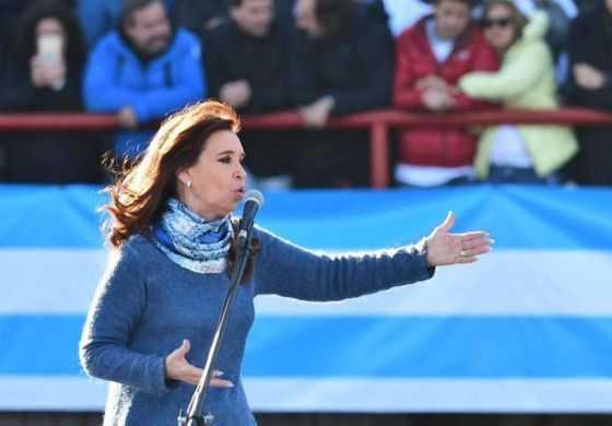 Con una carta abierta CFK fue a la búsqueda del voto opositor