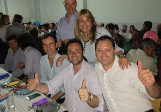 Junto Salvador y varios intendentes de la Cuarta, Revilla cerró su campaña