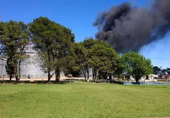  Tras el incendio del depósito de Glencore, desde 1País piden que se investigue "a fondo" cuáles son las responsabilidades del Estado y la empresa