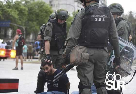 Gendarmería reprimió a manifestantes frente al Congreso