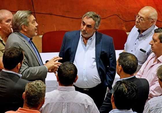  Junto a tres intendente extraseccionales, Fernández anunció nuevas conexiones a la red de gas