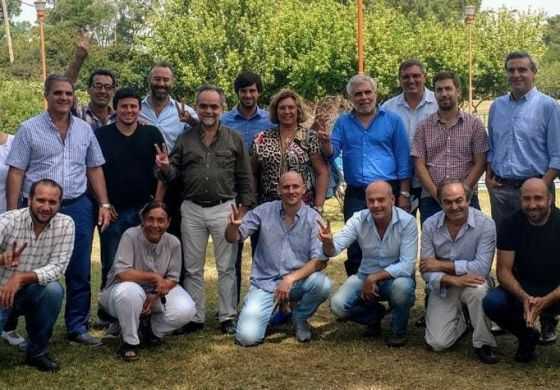 Los intendentes del PJ, escrito mediante, vuelven a la carga contra el Pacto Fiscal