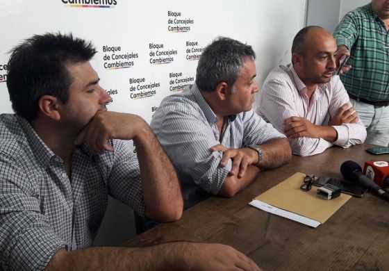  Duras críticas por el abandono de una combi concedida al municipio