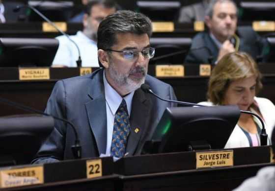 Jorge Silvestre: &ldquo;Después de tanto tiempo, por fin tenemos un Gobierno que se hace cargo del sistema de salud&rdquo;