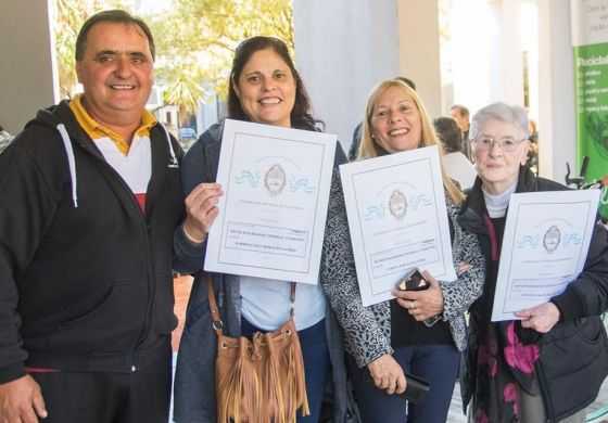  Flexas junto a su equipo entregó escrituras y agradeció a Vidal 