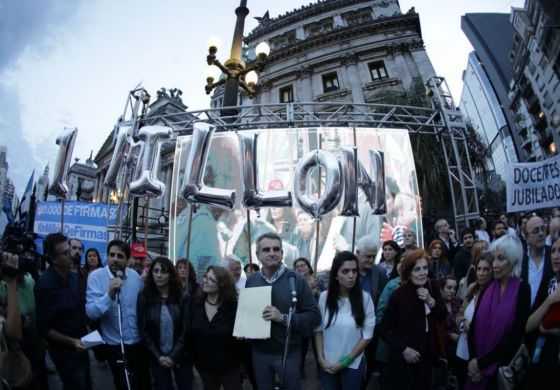 Se entregó en el Congreso Nacional más de un millón de firmas contra la reforma previsional