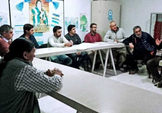  Fernández y funcionarios municipales se reunieron con vecinos de la Comisión Barrios del Este