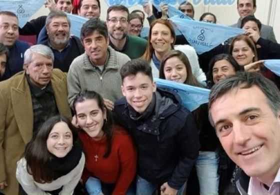  Bullrich se mostró con Petrecca y se puso el pañuelo celeste