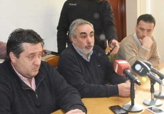  Llega Ritondo para entregar móviles junto al intendente Fernández