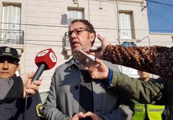  Torchio encabezó la entrega de tres móviles a la policía local