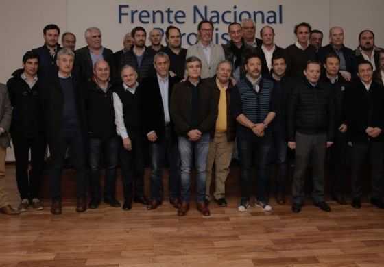 Lago, Torchio y Conocchiari participaron de un encuentro de intendentes peronistas en La Plata