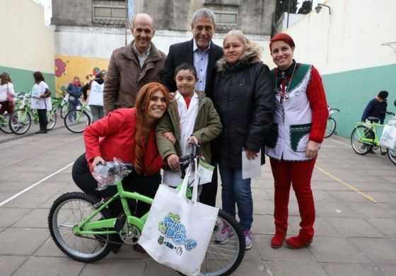  Zurro visitó a Ferraresi y puso al municipio de Avellaneda como un ejemplo de inclusión