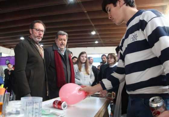  Elustondo visitó a Torchio y recorrieron la feria itinerante "Estación Ciencia"