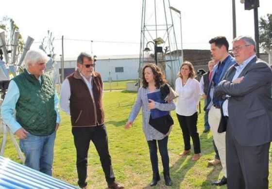 Elustondo se mostró con Gatica, recorrió una empresa local y valoró el rol de la ciencia en el gobierno de Vidal