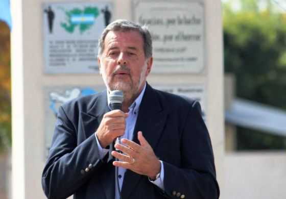  El ministro Elustondo baja a un encuentro radical para aceitar vínculos