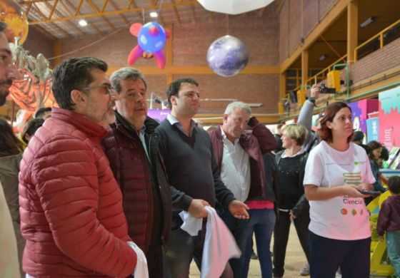  Elustondo aprovechó la recorrida por la Estación Ciencia para reunirse con los radicales