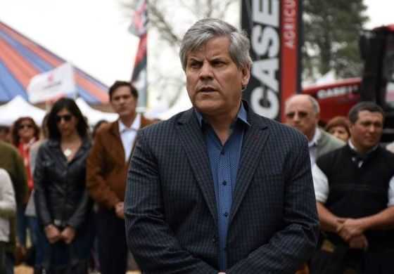 Con palito para Nación y Provincia, Fabio Britos pasó por la Exposición Rural chivilcoyana