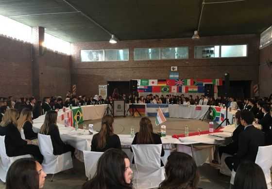  Con apoyo legislativo, el G20 llegó a las escuelas del distrito