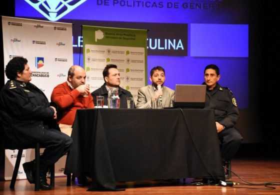  Aiola le mete género a la agenda de seguridad