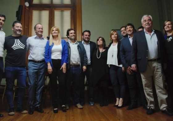Con presencia de la Cuarta, los intendentes peronistas cruzaron a Vidal y criticaron el "Presupuesto de ajuste"