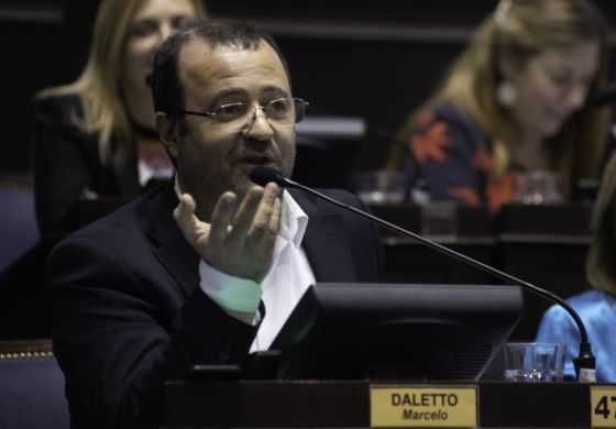 Luz verde para el proyecto de Daletto que establece que los nuevo candidatos no podrán ser deudores alimentarios