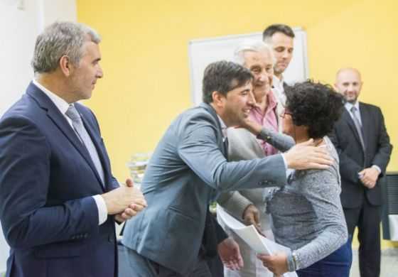  Flexas encabezó la entrega de 80 escrituras