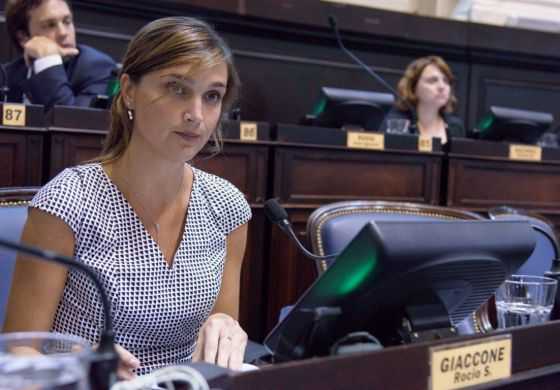 Giaccone firmó proyecto para crear una Comisión Bicameral que analice el desarrollo de la paritaria docente