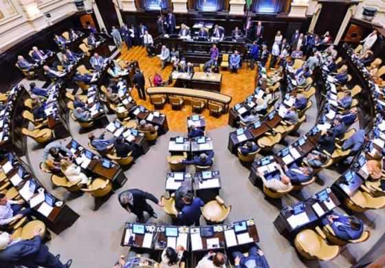 Los diputados de la Cuarta sección toman juramento de sus bancas